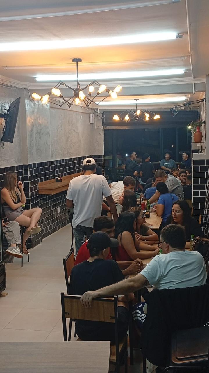 Noite movimentada no Espetinho da Vila